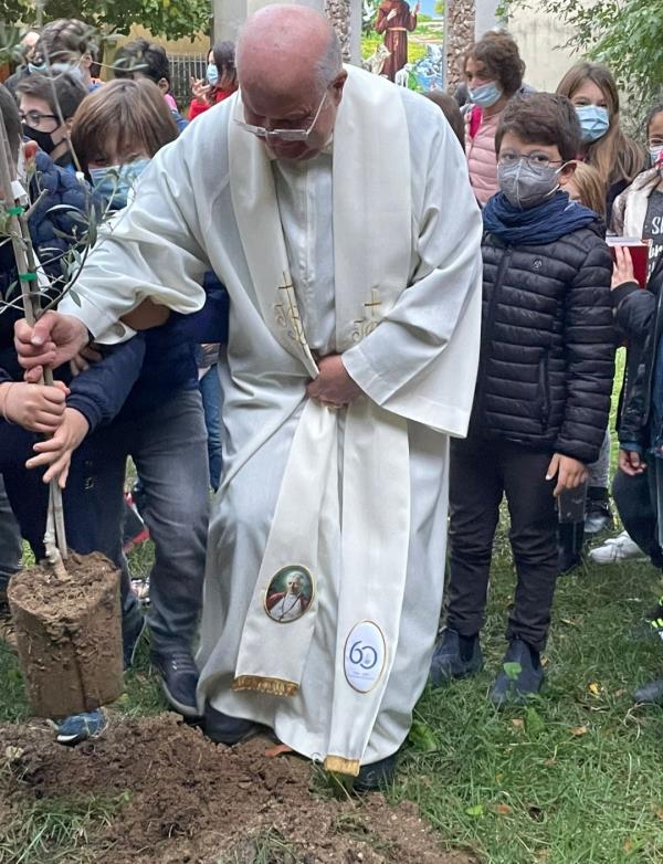 Vitambiente sulla via dell'ulivo della Madonna 
 images  
Vitambiente sulla via dell'ulivo della Madonna