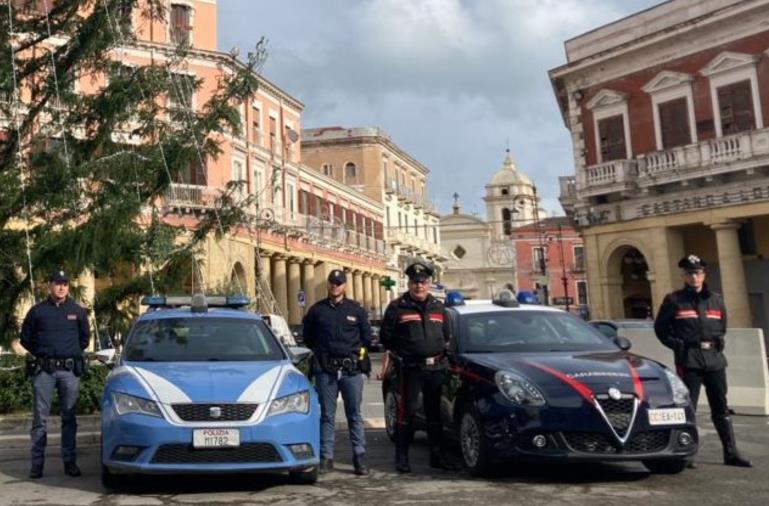 Crotone, pattuglie appiedate nel centro cittadino in vista delle festività images Crotone, pattuglie appiedate nel centro cittadino in vista delle festività
