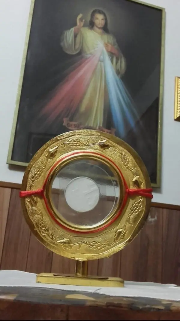 images Catanzaro: rinnovato l'atto di riparazione per il furto dell'Ostia nella Parrocchia San Pio X