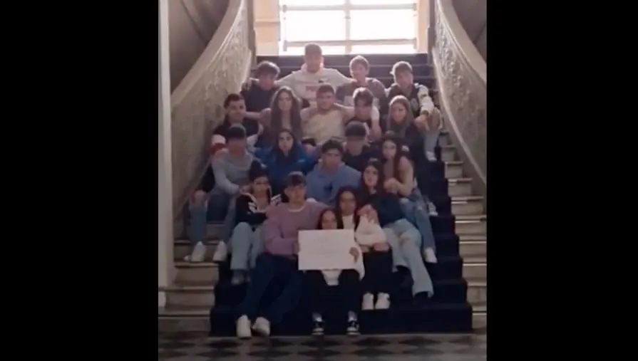 Catanzaro, l'addio struggente a Giovanni dai suoi compagni di scuola  images Catanzaro, l'addio struggente a Giovanni dai suoi compagni di scuola