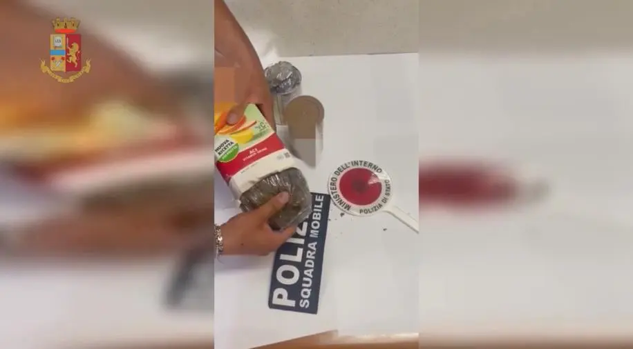 images Vibo, nascondeva la droga in confezioni di alimenti e bevande: arrestato (VIDEO)
