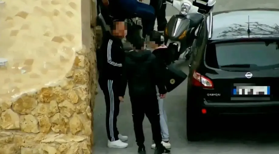 Blitz nel Crotonese, cessioni di droga ad ogni ora del giorno e della notte (I NOMI) images Blitz nel Crotonese, cessioni di droga ad ogni ora del giorno e della notte (I NOMI)