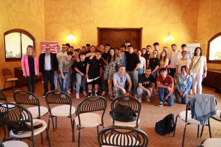 images Catanzaro, gli studenti dell'istituto Ferraris-Petrucci-Maresca hanno "scelto i prodotti calabresi"  