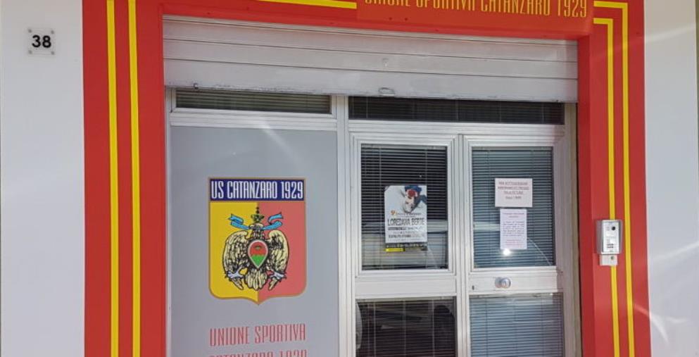 Calciatore del Catanzaro disturba presentazione di un libro a Camigliatello, le scuse della società images Calciatore del Catanzaro disturba presentazione di un libro a Camigliatello, le scuse della società