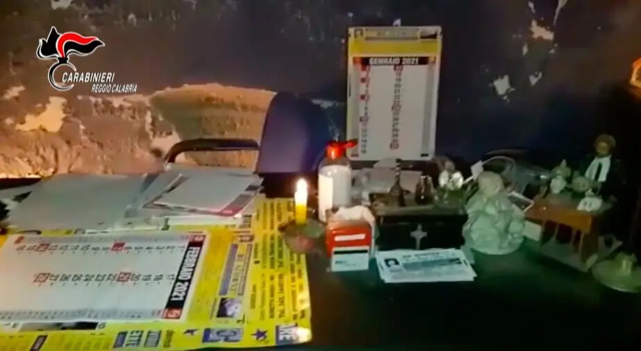 Sfruttava fragilità e disgrazie per estorcere migliaia di euro: arrestato "mago" nel Reggino images Sfruttava fragilità e disgrazie per estorcere migliaia di euro: arrestato "mago" nel Reggino