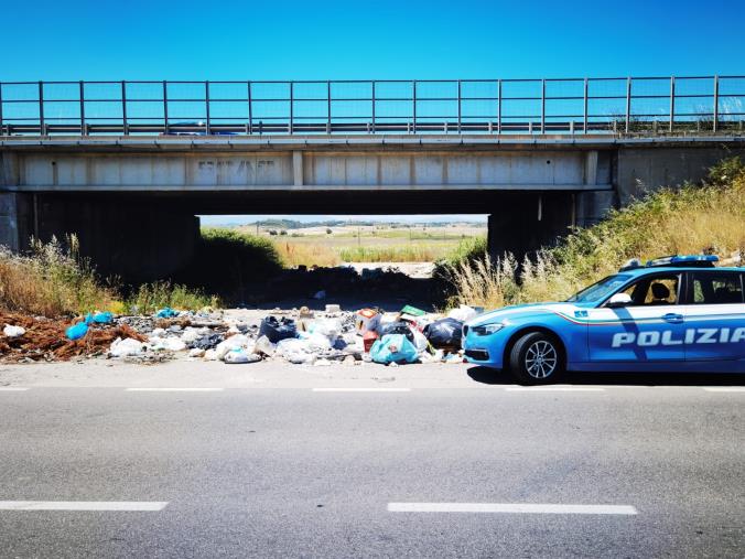 images Crotone, sequestrata una discarica abusiva in località Gabella 