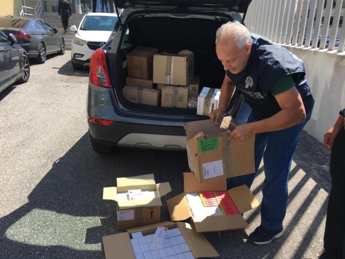 Pierfrancesco Favino premia Nicole Kidman 
al Taormina Film Fest images Pierfrancesco Favino premia Nicole Kidman 
al Taormina Film Fest