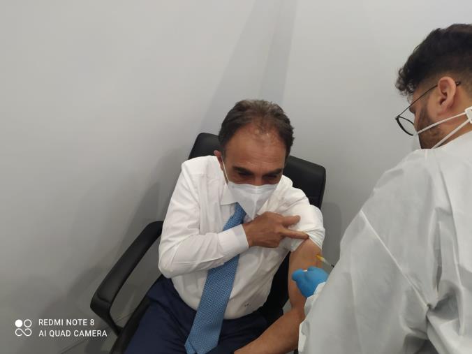 Vax day all'Ente Fiera. Il sindaco Abramo ha ricevuto la prima dose di Astrazeneca images Vax day all'Ente Fiera. Il sindaco Abramo ha ricevuto la prima dose di Astrazeneca