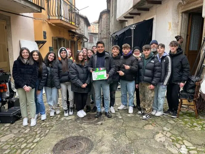 I ragazzi dell’Istituto Einaudi di Serra San Bruno protagonisti sul set del film "Fuliggine" images I ragazzi dell’Istituto Einaudi di Serra San Bruno protagonisti sul set del film "Fuliggine"