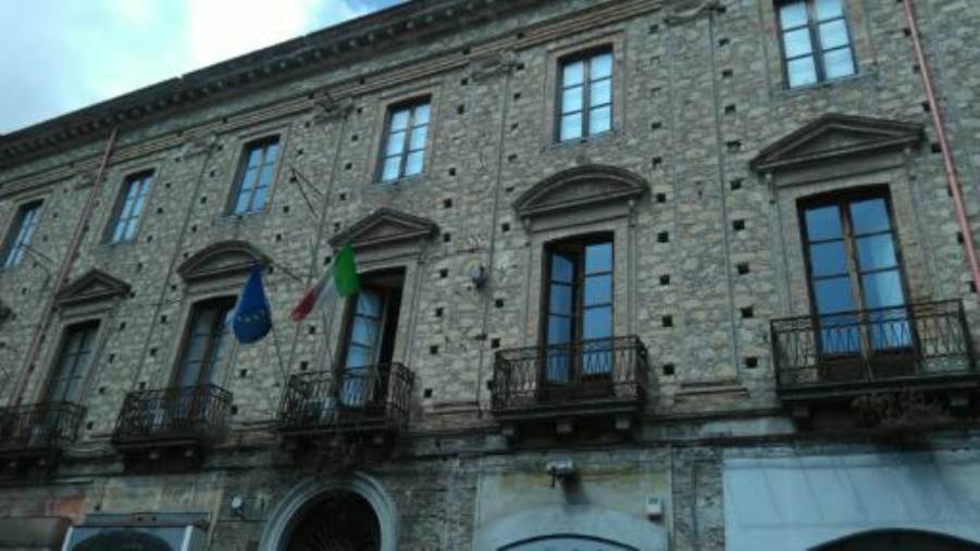 images Gli uffici Patrimonio e Tributi del Comune da Corso Mazzini a palazzo Scacco Matto: spesa da 170 mila euro annui