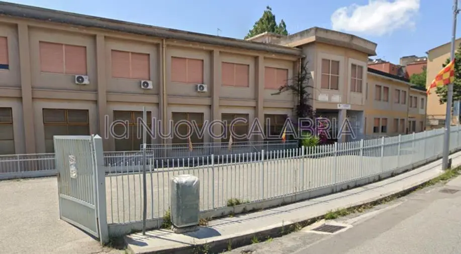 Radiofrequenze e centri abitati, lunedì monitoraggio Arpacal nei pressi dell'IC "Mater Domini" images Radiofrequenze e centri abitati, lunedì monitoraggio Arpacal nei pressi dell'IC "Mater Domini"