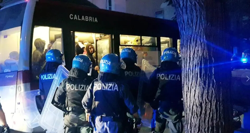 images Reggio, dopo la partita i tifosi del Trapani hanno aggredito l'autista di un bus Atam (FOTO)