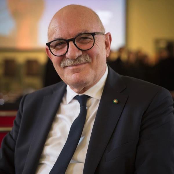 images Ambiente, il biologo marino Silvio Greco: "Molti scarichi illegali, ma il mare in Calabria è sano"