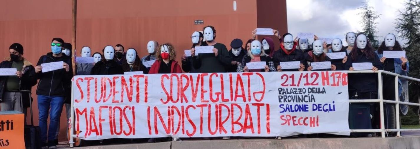 La Questura di Cosenza chiede la Sorveglianza speciale per due attivisti di "Prendocasa", scatta la solidarietà: “E’ repressione” images La Questura di Cosenza chiede la Sorveglianza speciale per due attivisti di "Prendocasa", scatta la solidarietà: “E’ repressione”