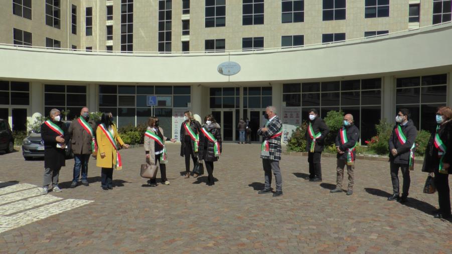 Vaccini. I sindaci del Cosentino in Regione: "Non ci sono certezze per i cittadini". Poi incontrano Longo images Vaccini. I sindaci del Cosentino in Regione: "Non ci sono certezze per i cittadini". Poi incontrano Longo