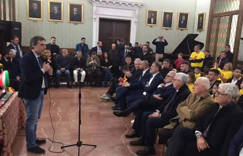 Fiorita premia l'Us Catanzaro 1929: "La promozione in B restituisce orgoglio a questa città" images Fiorita premia l'Us Catanzaro 1929: "La promozione in B restituisce orgoglio a questa città"