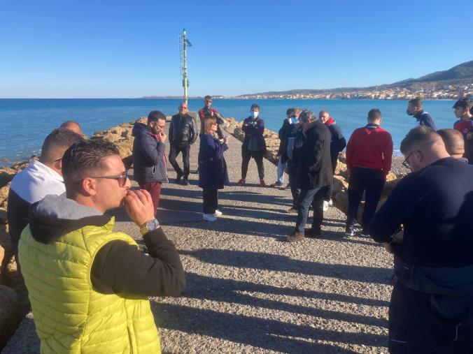 Porto di Cariati, nuovo incontro sindaco-pescatori: chiesta udienza al presidente Occhiuto images Porto di Cariati, nuovo incontro sindaco-pescatori: chiesta udienza al presidente Occhiuto