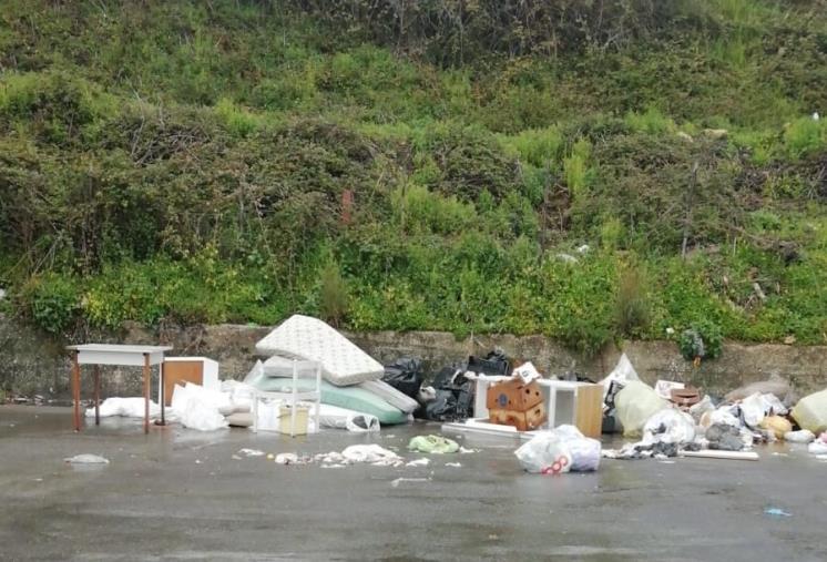 Catanzaro. Ancora rifiuti in via Smaldone e nessuna traccia delle fototrappole (FOTO) images Catanzaro. Ancora rifiuti in via Smaldone e nessuna traccia delle fototrappole (FOTO)