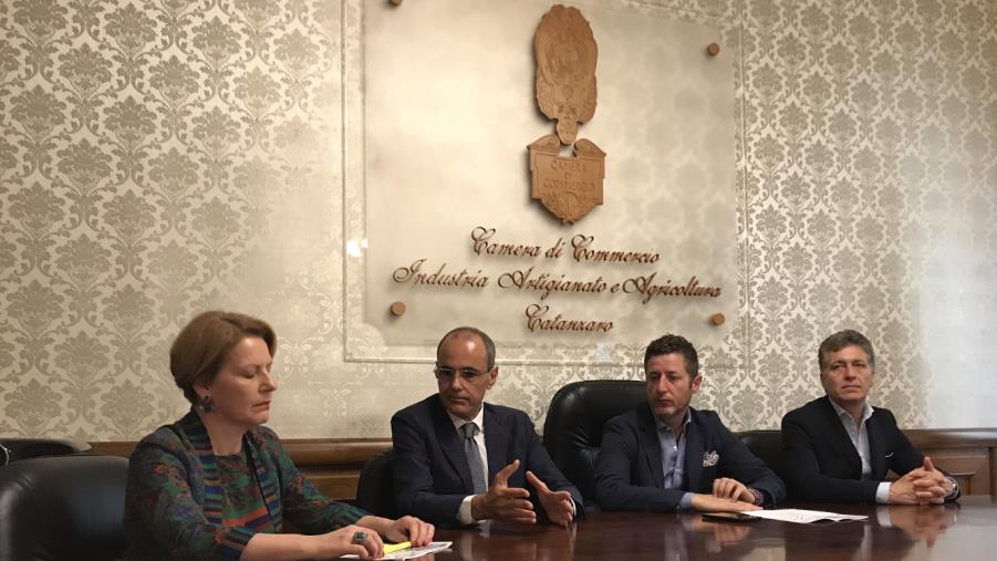 Alla Camera di Commercio di Catanzaro presentato il bando per la concessione di contributi per l'adozione delle attestazioni Soa
 images Alla Camera di Commercio di Catanzaro presentato il bando per la concessione di contributi per l'adozione delle attestazioni Soa