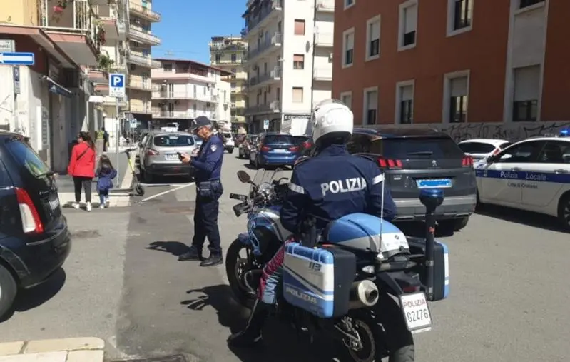 images Sosta selvaggia a Crotone: raffica di multe 