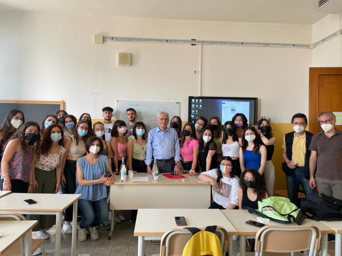 images "Sotto la Curva del Cielo", l’Istituto “De Nobili” di Catanzaro ricorda le vittime della Fiumarella

 