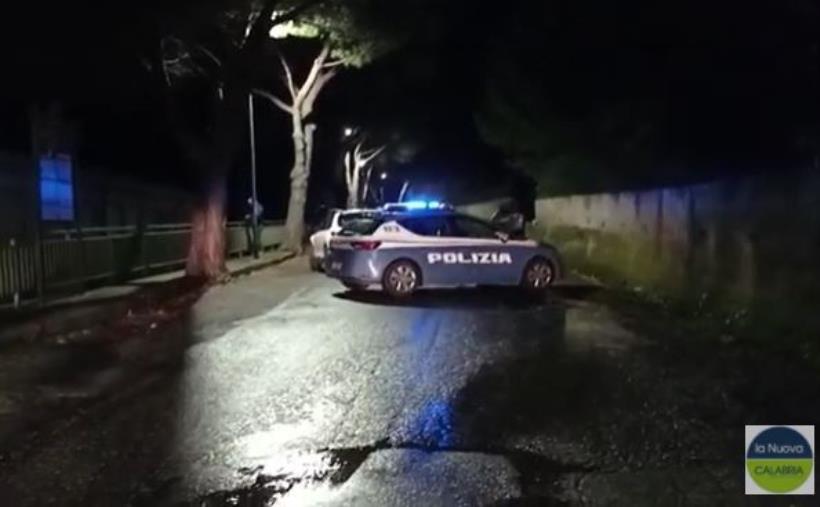 images Catanzaro, sparatoria a Sala: colpito un uomo. Non è in pericolo di vita 
