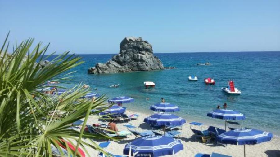 Balneazione. Le nuove analisi dell’Arpacal promuovono il mare di Catanzaro, Pietragrande e Simeri images Balneazione. Le nuove analisi dell’Arpacal promuovono il mare di Catanzaro, Pietragrande e Simeri