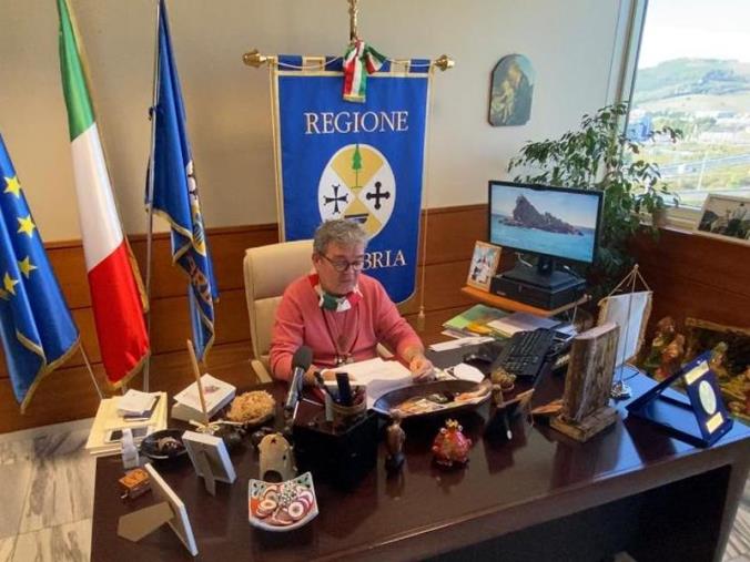 images Vaccini. Spirlì a Sky Tg24: "Zone d'ombra? Basta sparare nel mucchio"