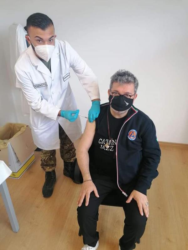 Spirlì riceve il vaccino al Centro di Taurianova: "Vaccinarsi non è un privilegio, ma un diritto/dovere di ogni Italiano" images Spirlì riceve il vaccino al Centro di Taurianova: "Vaccinarsi non è un privilegio, ma un diritto/dovere di ogni Italiano"