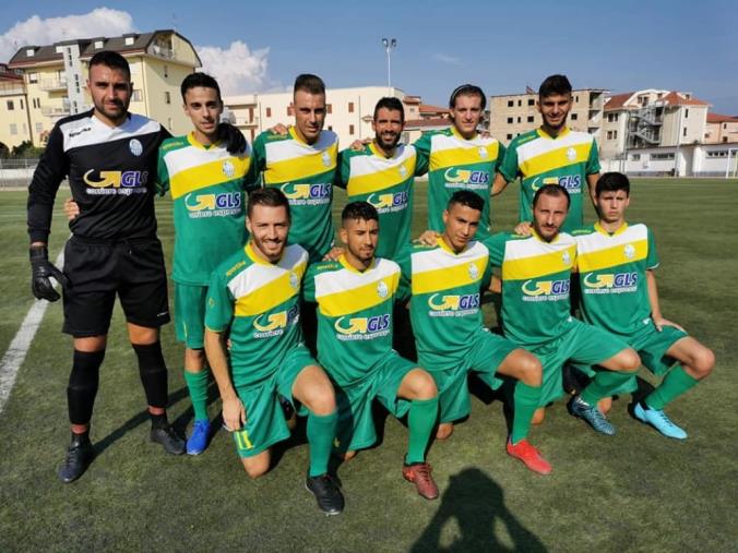 Il castello aragonese si veste di arte images Il castello aragonese si veste di arte