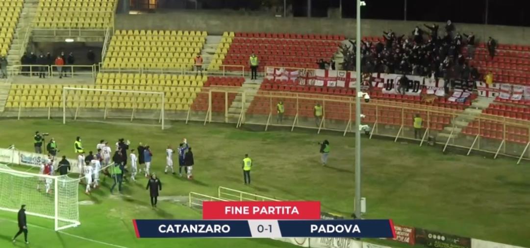 COPPA ITALIA SERIE C, CATANZARO vs PADOVA: 0-1 finale. Aquile eliminate dopo una prestazione deludente images COPPA ITALIA SERIE C, CATANZARO vs PADOVA: 0-1 finale. Aquile eliminate dopo una prestazione deludente