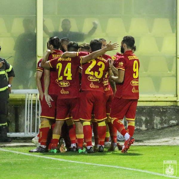 Us Catanzaro 1929, prove tecniche sul sintetico di Simeri in vista della gara di Cerignola images Us Catanzaro 1929, prove tecniche sul sintetico di Simeri in vista della gara di Cerignola