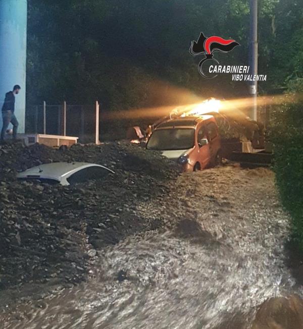 images Il maltempo sferza Vibo, “tempesta” di fango e detriti travolge lo stabilimento Callipo di Maierato (FOTO E VIDEO)