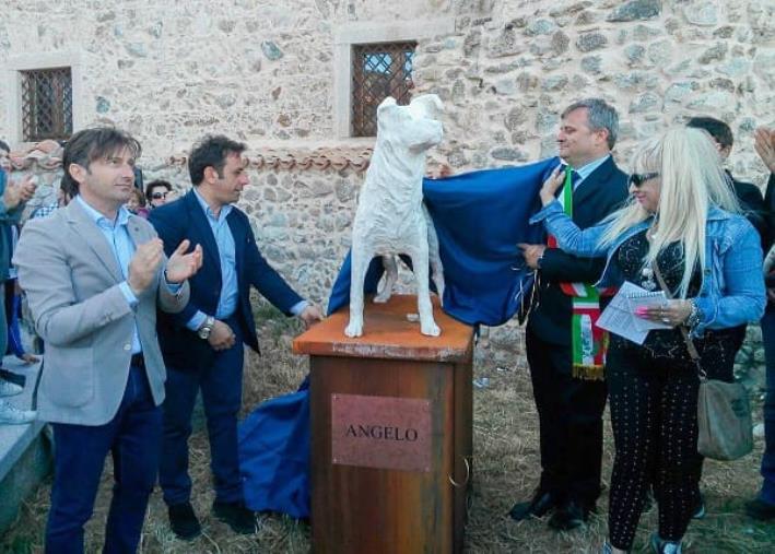 Montepaone. Riparte dalla statua dedicata al cane Angelo la proposta di legge degli Animalisti: "Carcere per chi uccide animali" images Montepaone. Riparte dalla statua dedicata al cane Angelo la proposta di legge degli Animalisti: "Carcere per chi uccide animali"