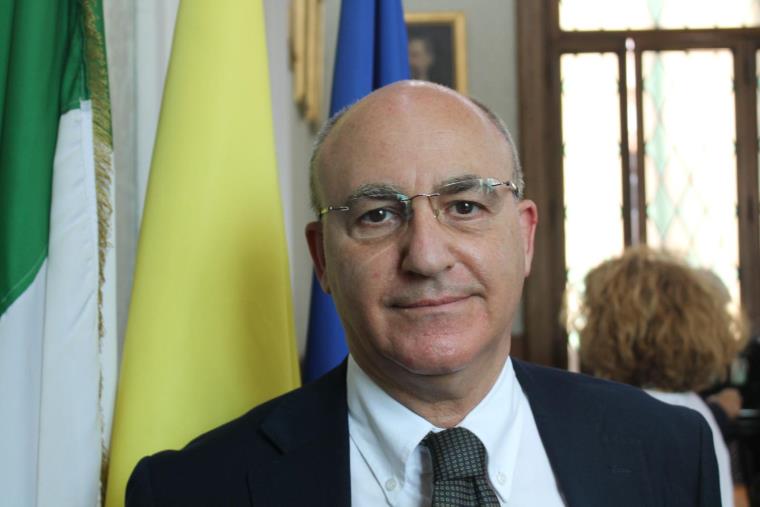 Catanzaro, incarico formalizzato: Stigliano Messuti è il consigliere giuridico del sindaco Fiorita images Catanzaro, incarico formalizzato: Stigliano Messuti è il consigliere giuridico del sindaco Fiorita