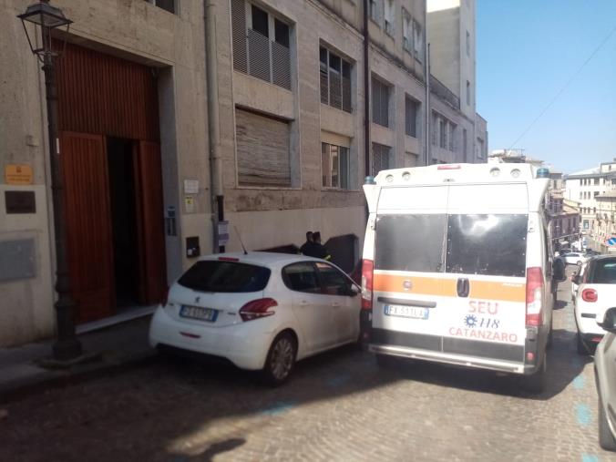 images Cancelliere del Tribunale di Catanzaro in pensione trovato morto nella sua abitazione in centro