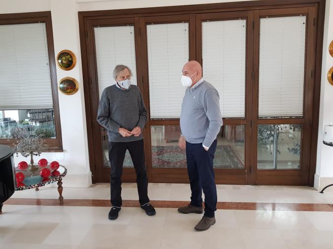 images Emergency a Crotone. Incontro tra il sindaco Voce e Gino Strada: "Chiunque può dia il suo contributo"