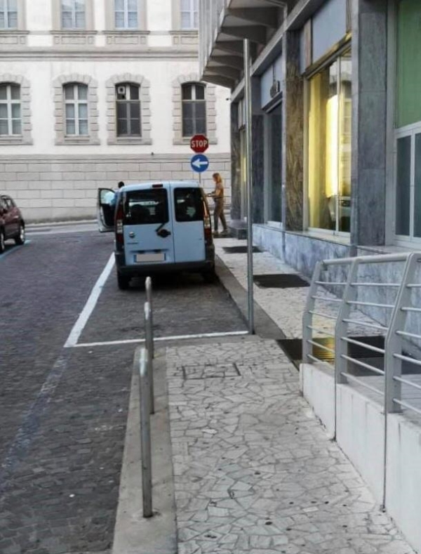 images Mafie e scommesse a Reggio Calabria: catturata latitante, era sfuggita a fermo