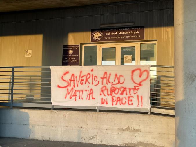 images Rogo Catanzaro, uno striscione dedicato ai 3 fratelli Corosaniti