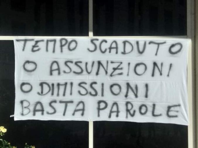 images Ruggiero (Sellia Marina), dove il turismo fa i conti col degrado. Scatta la protesta: “I tributi li pagheremo al Prefetto”