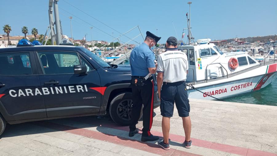 images Strongoli Marina. Scoperta un'area di 6 mila mq occupata abusivamente per il rimessaggio con 130 imbarcazioni