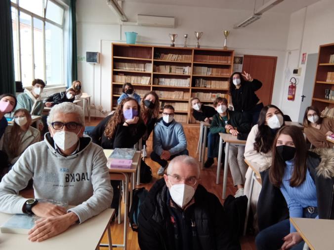 images Il prof. Tulli Barni incanta i ragazzi del Liceo Classico Artistico 'Fiorentino' di Lamezia
