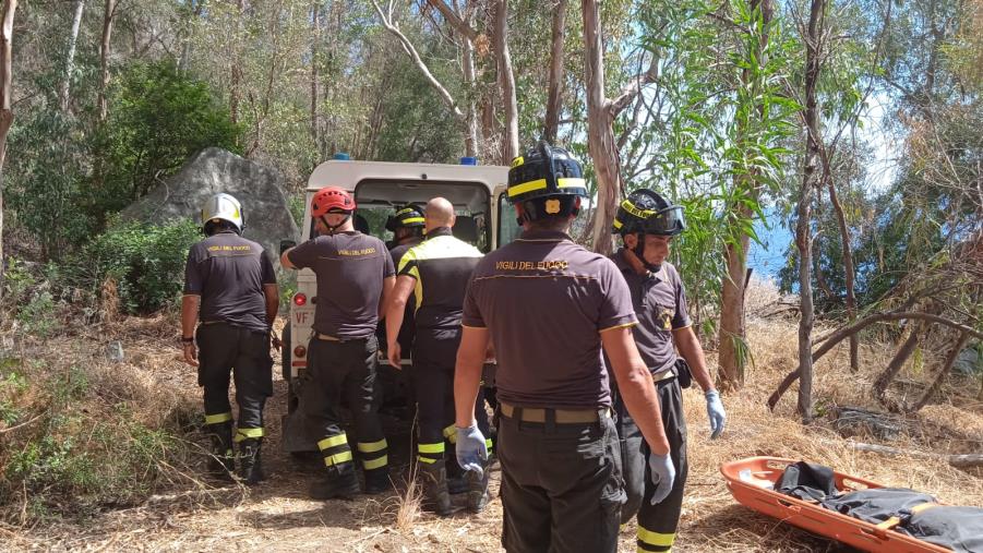 Tragedia nel Catanzarese, donna parcheggia l'auto e si butta giù dal "terrazzo" di Copanello images Tragedia nel Catanzarese, donna parcheggia l'auto e si butta giù dal "terrazzo" di Copanello