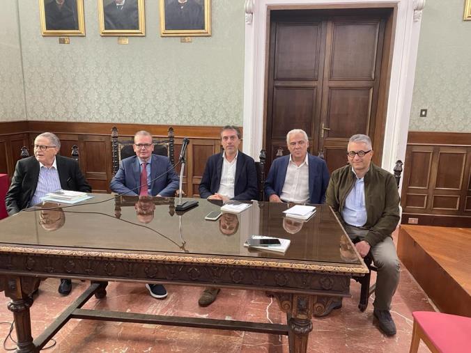 images "Pacchetto Colombo: la truffa dell'industrializzazione fantasma in Calabria" nel libro di De Virgilio