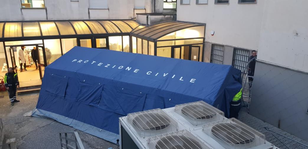 Coronavirus. La direzione "Pugliese" sulla posizione della tenda pre-triage: "Era l'unica soluzione praticabile" images Coronavirus. La direzione "Pugliese" sulla posizione della tenda pre-triage: "Era l'unica soluzione praticabile"