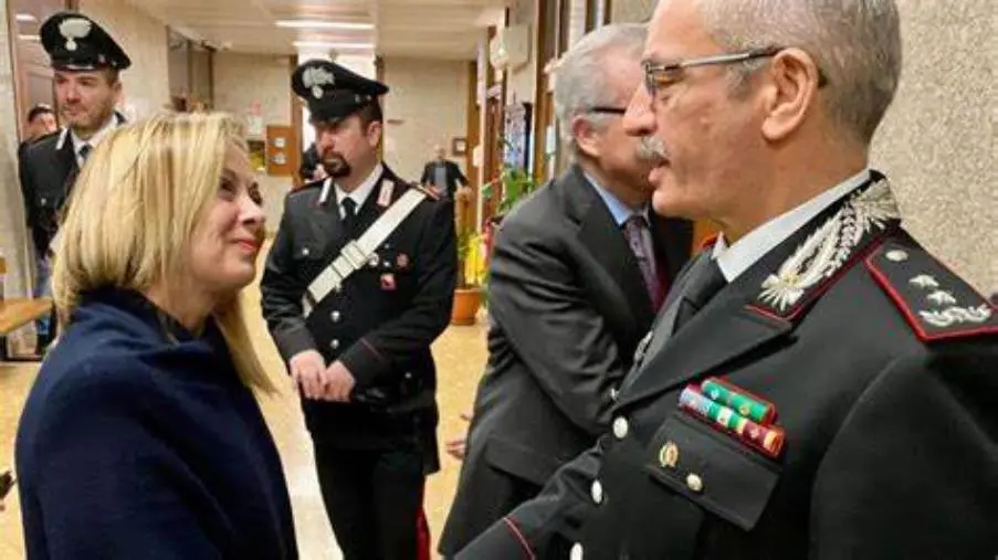 Meloni nomina il generale Angelosanto coordinatore nazionale per la lotta all'antisemitismo