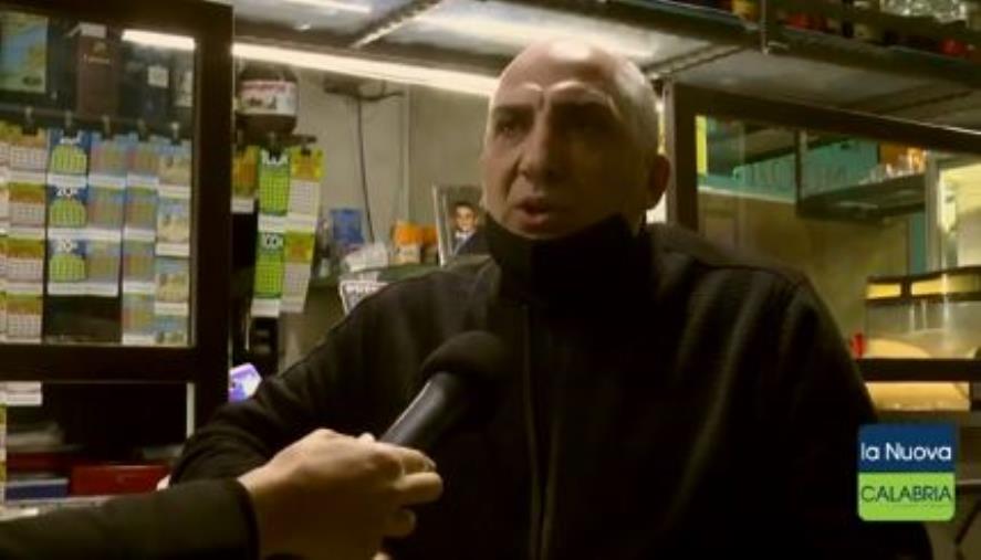 images Il paradosso. Un esercente di Catanzaro chiude a mezzanotte e riapre dopo quindici minuti: "Applico il Dpcm" (VIDEO)