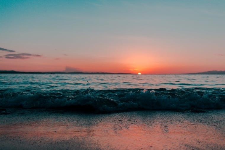Concessioni balneari, via libera alla legge Calabria: “Ora più certezze per imprese e operatori turistici”