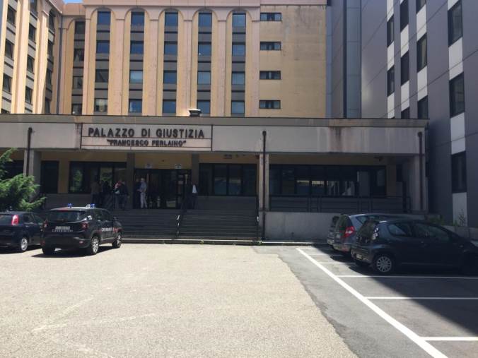 images Catanzaro, avvocato accusato di aver truffato un medico: il pm chiede 2 anni e 8 mesi 