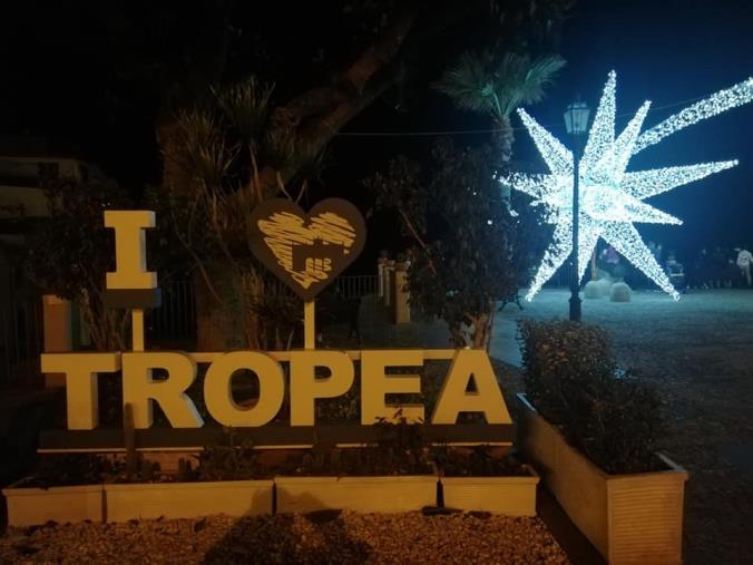 Borgo dei Borghi 2021. La STELLA Tropea "balla" il ballo della vittoria images Borgo dei Borghi 2021. La STELLA Tropea "balla" il ballo della vittoria